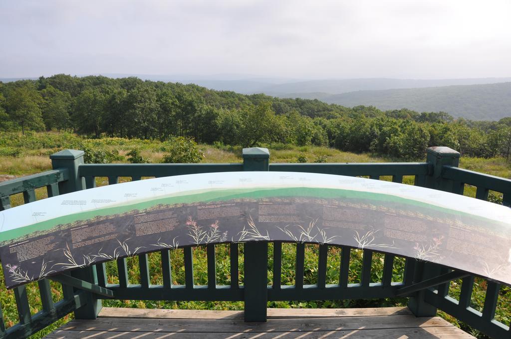 Shepherd Mountain Inn & Suites Pilot Knob Camera foto