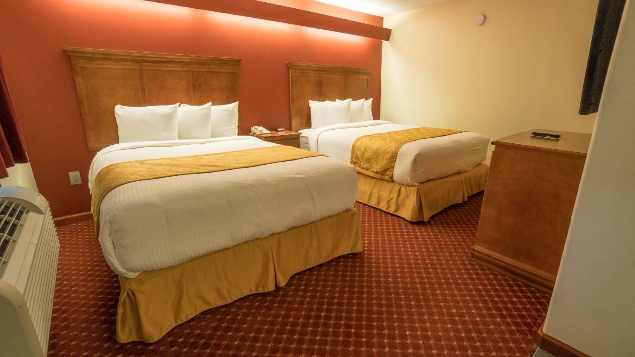 Shepherd Mountain Inn & Suites Pilot Knob Esterno foto