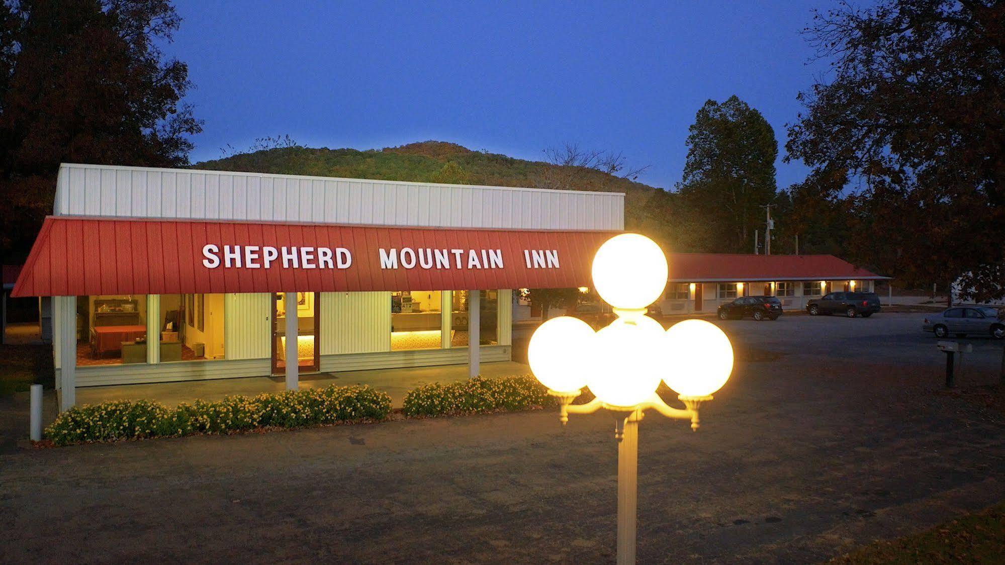 Shepherd Mountain Inn & Suites Pilot Knob Esterno foto