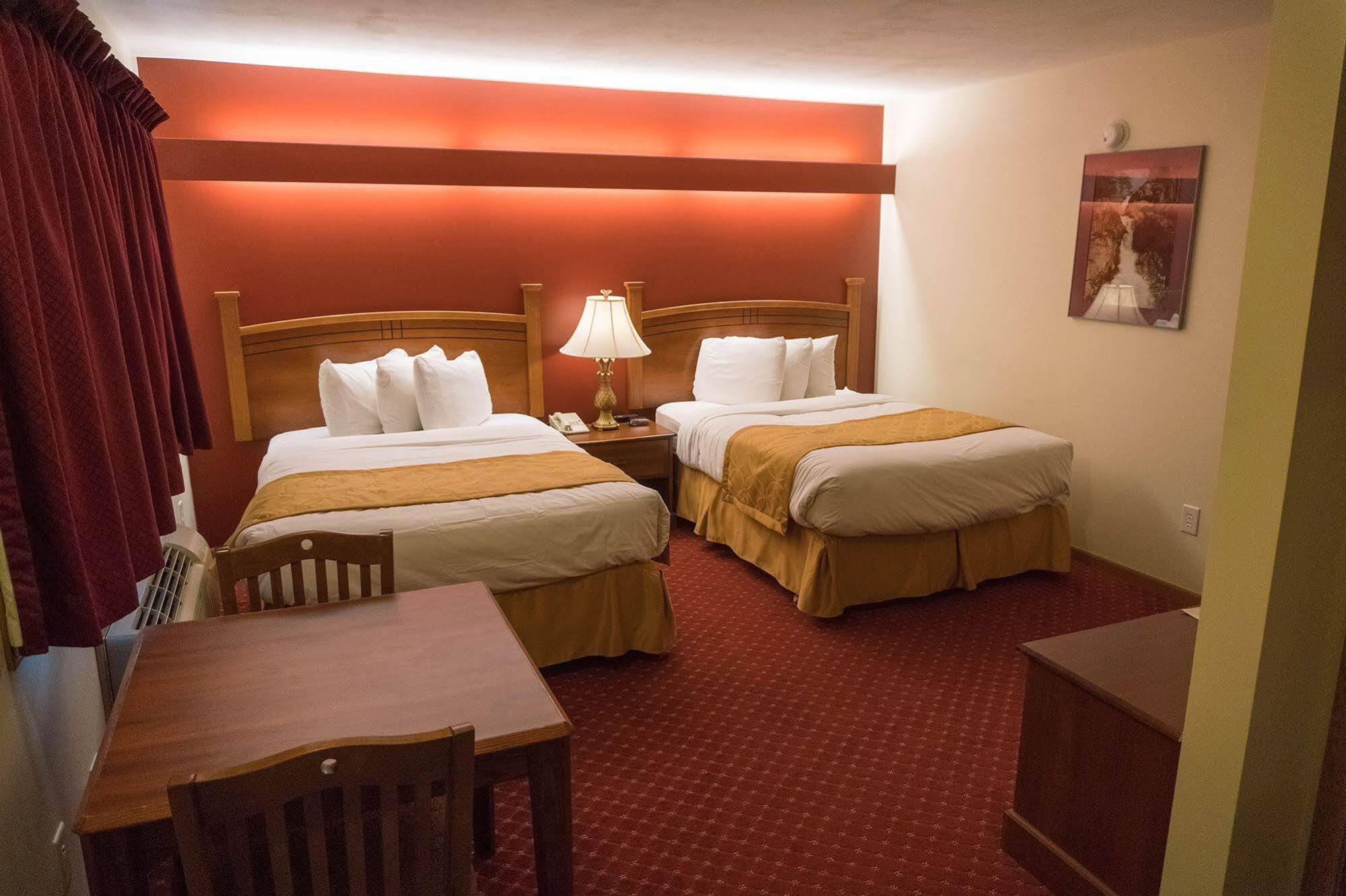 Shepherd Mountain Inn & Suites Pilot Knob Esterno foto
