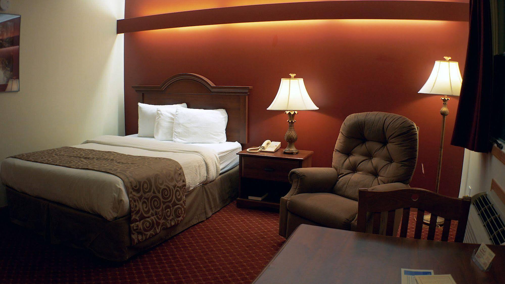 Shepherd Mountain Inn & Suites Pilot Knob Esterno foto