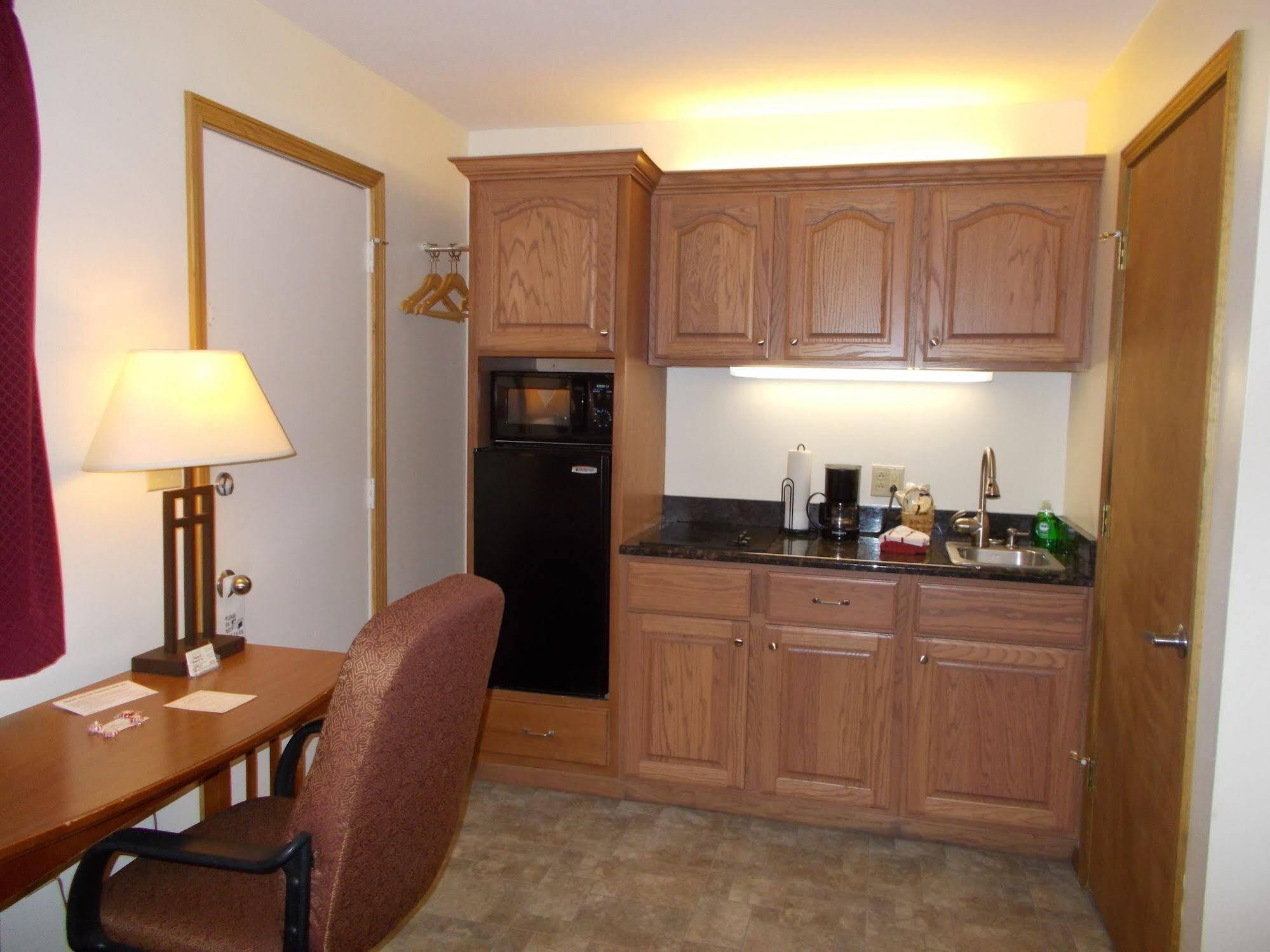 Shepherd Mountain Inn & Suites Pilot Knob Esterno foto