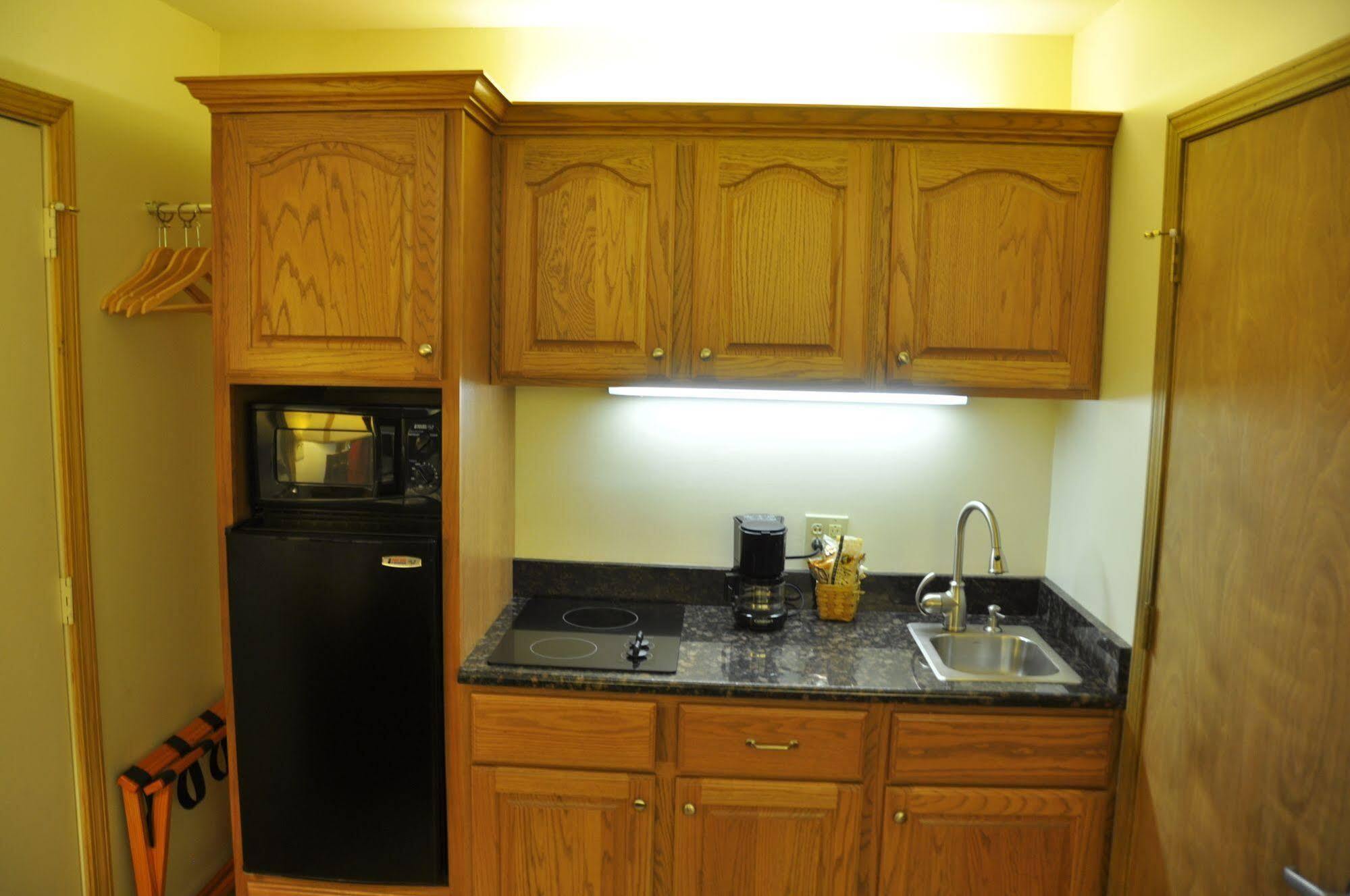 Shepherd Mountain Inn & Suites Pilot Knob Esterno foto